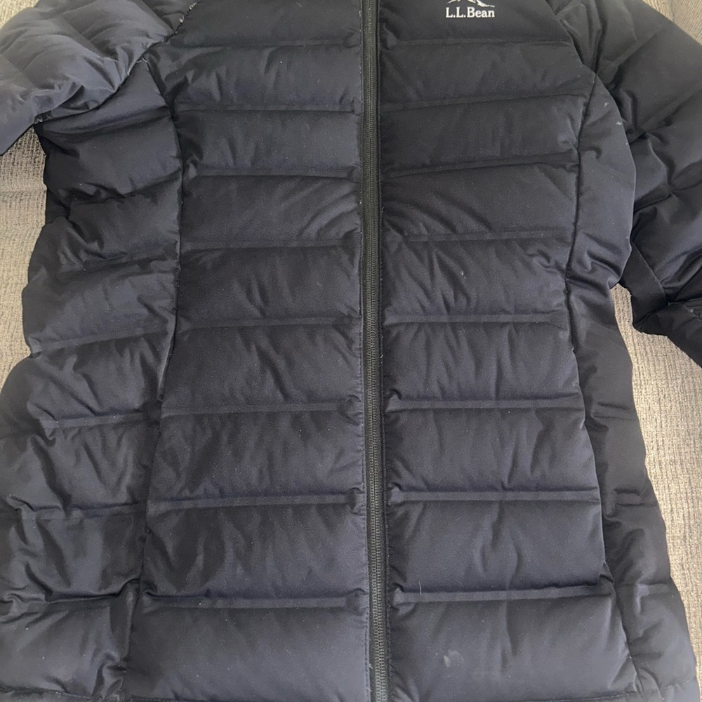L.L. Bean Women's Black Hooded Puffer Jacket - Picture 4 of 8